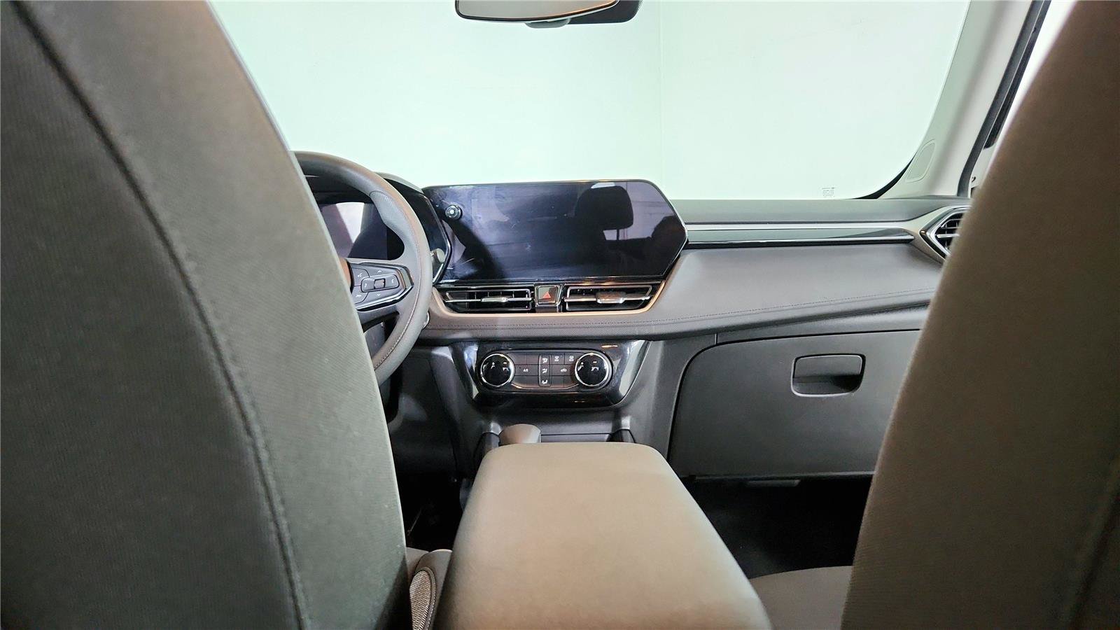 Used 2025 Chevrolet TrailBlazer LT FWD image 13
