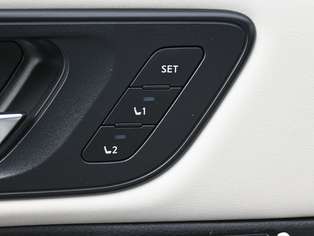 Used 2023 Nissan Rogue SL w/ SL Premium Package image 5