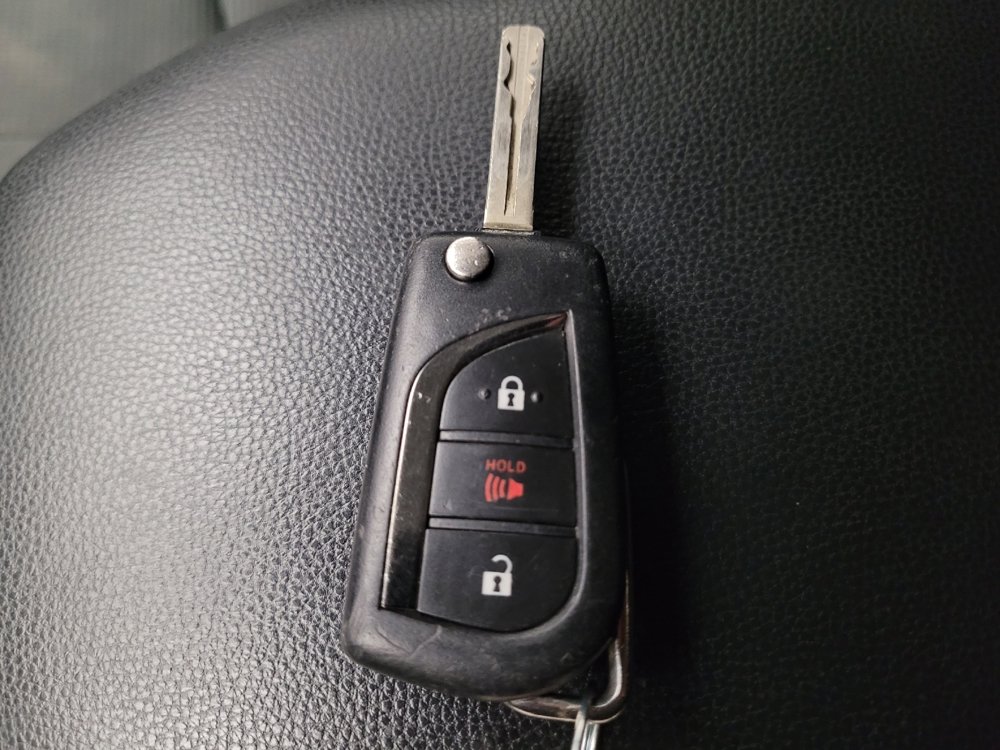 Used 2021 Toyota RAV4 LE FWD image 32