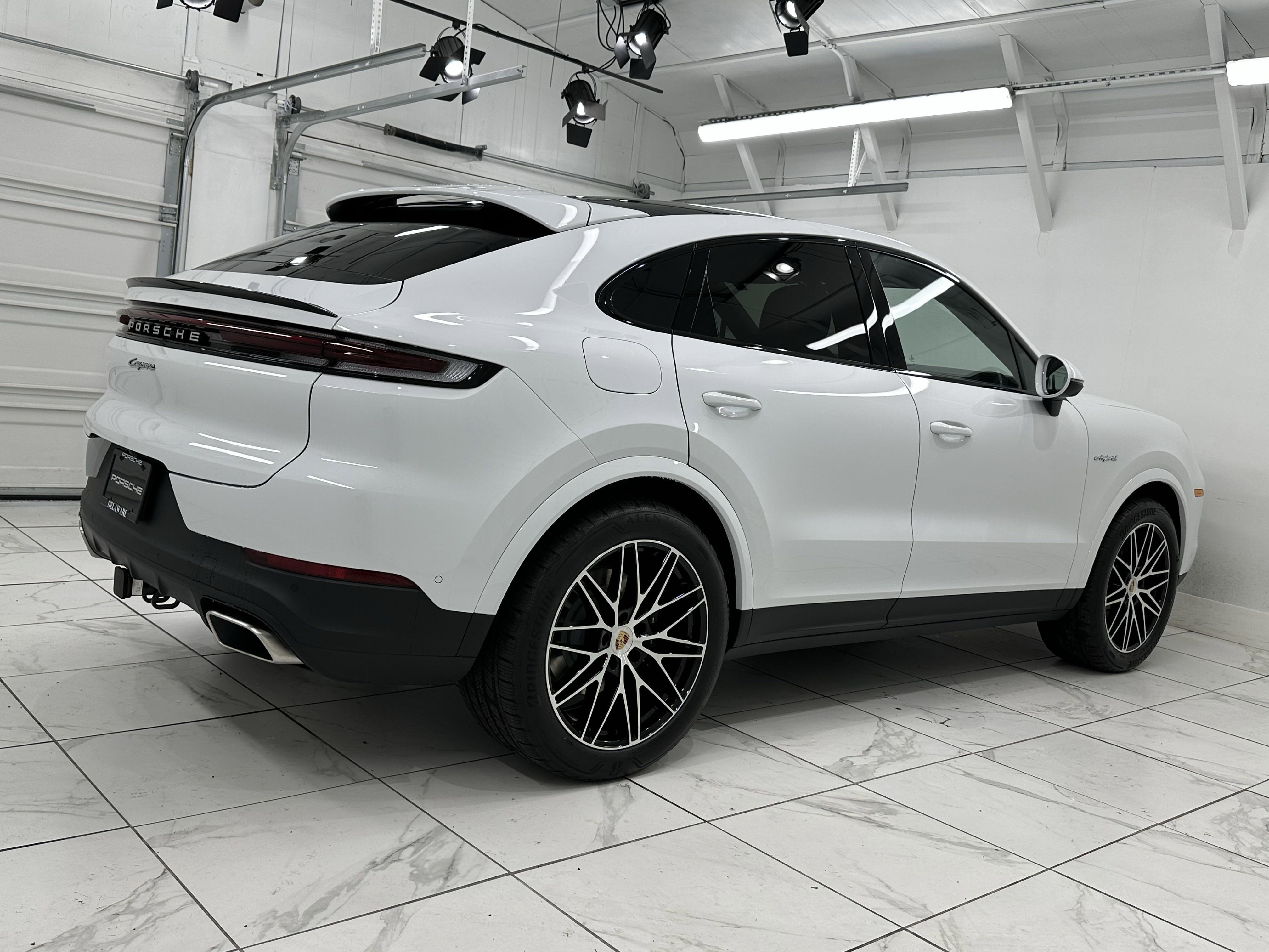 Certified 2025 Porsche Cayenne E-Hybrid image 11