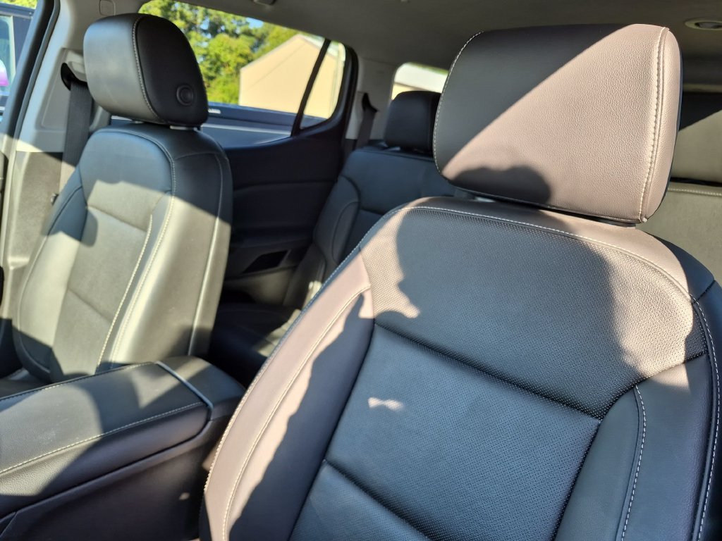 Used 2023 GMC Acadia SLT w/ Technology Package FWD image 13