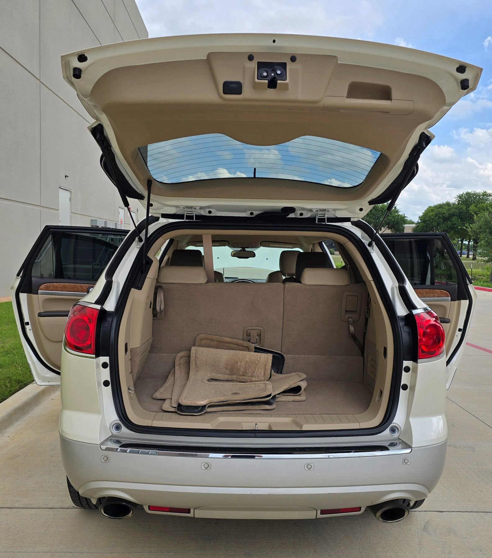 Used 2011 Buick Enclave CXL FWD image 11
