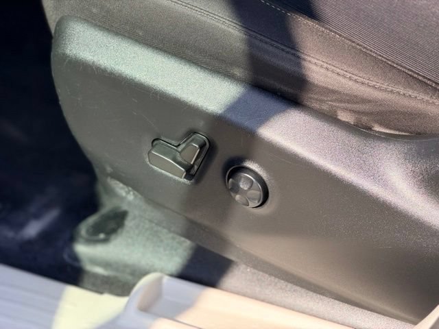 Used 2022 Chrysler Voyager LX FWD image 7