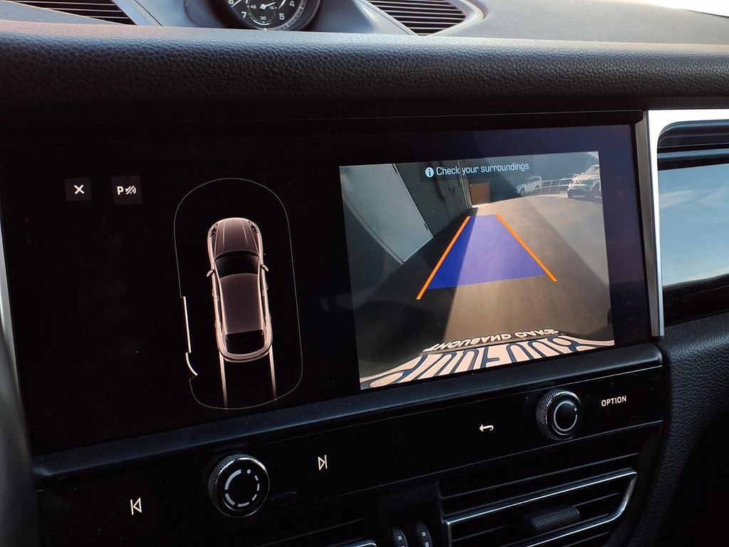 Used 2022 Porsche Macan image 8