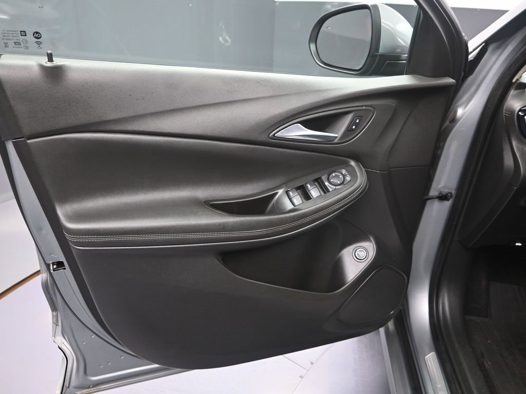 Used 2023 Buick Encore GX Select w/ Sport Touring Package image 9