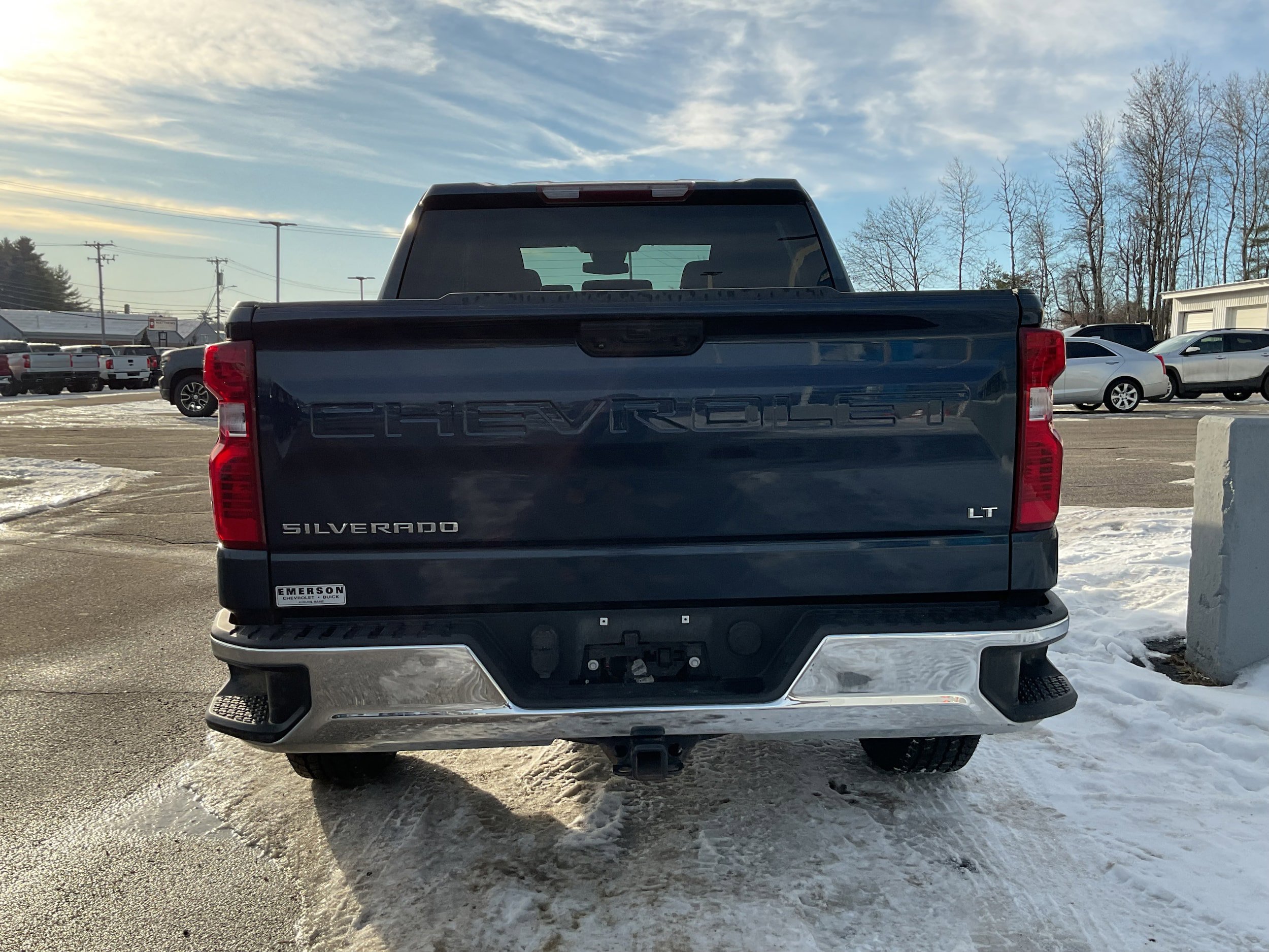 Used 2022 Chevrolet Silverado 1500 LT AWD/4WD image 3