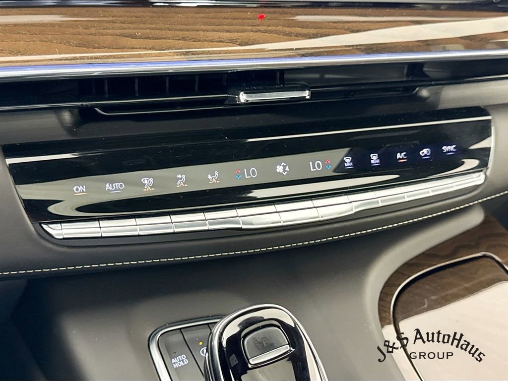 Used 2024 Cadillac Escalade Sport Platinum w/ LPO, ONYX Package AWD/4WD image 21