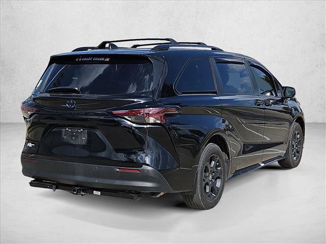 Used 2025 Toyota Sienna XLE Woodland Edition AWD/4WD image 5