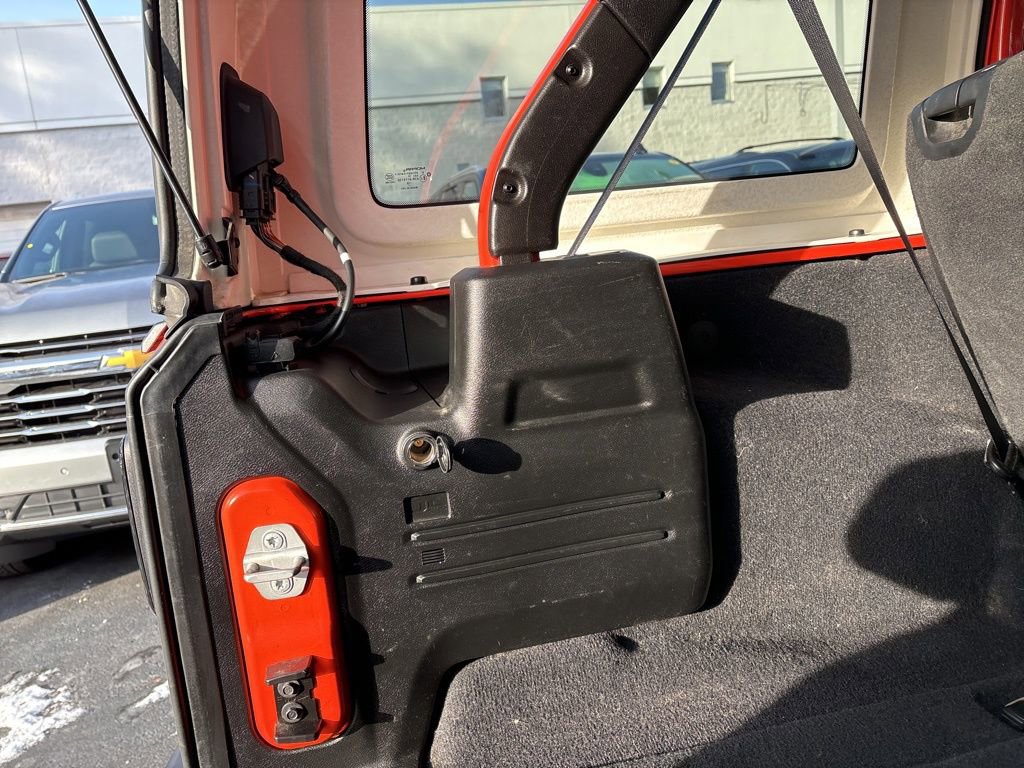 Used 2018 Jeep Wrangler Unlimited Sahara image 39