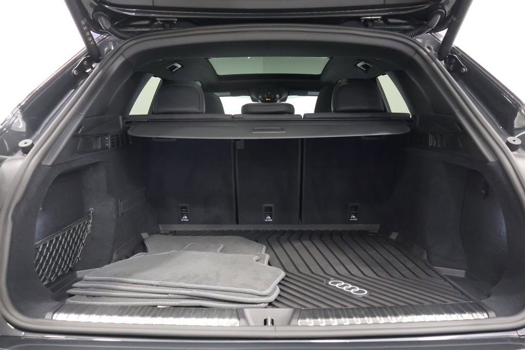 Used 2025 Audi SQ5 Prestige w/ Prestige Package AWD/4WD image 28