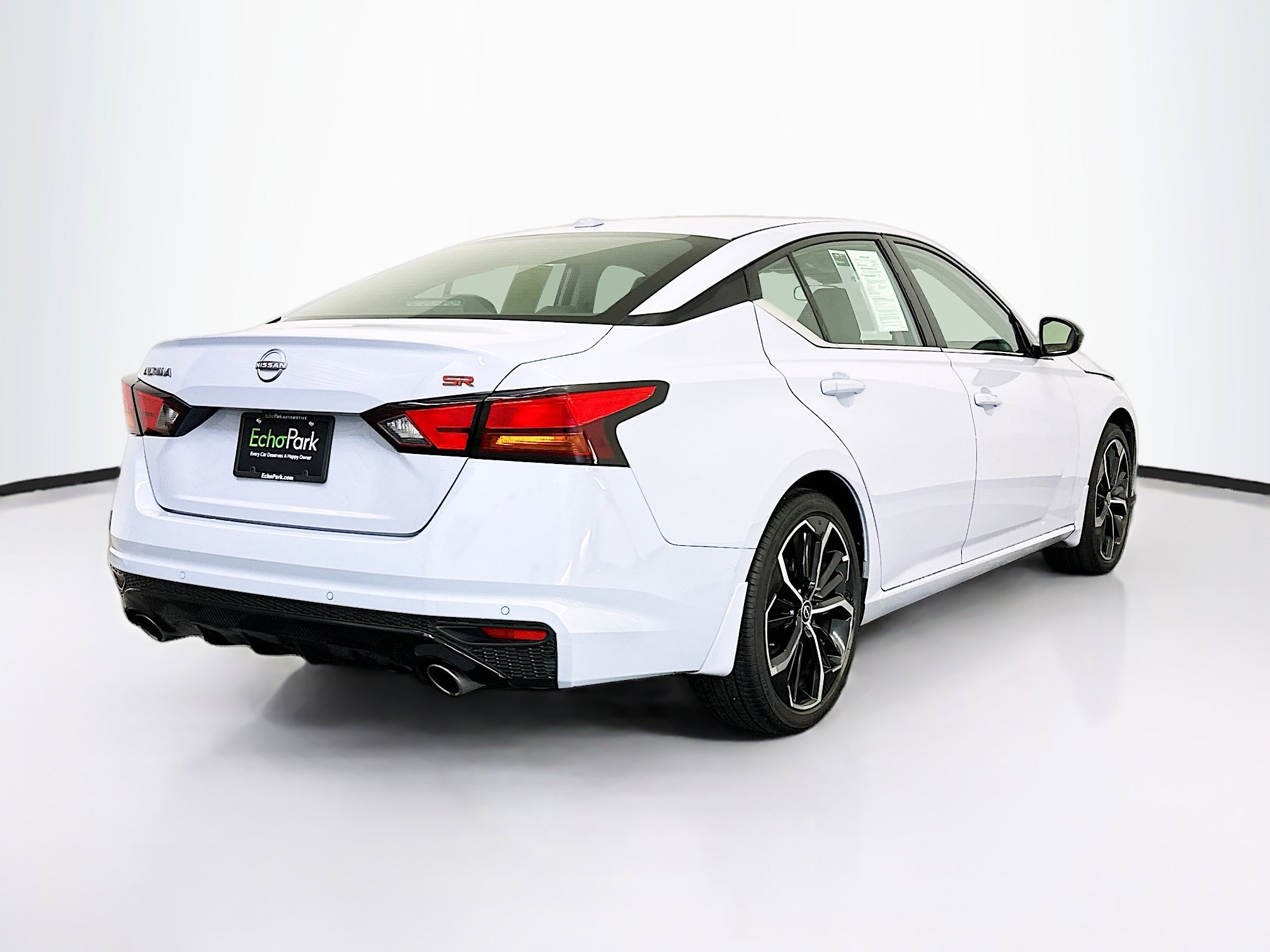 Used 2025 Nissan Altima 2.5 SR FWD image 9