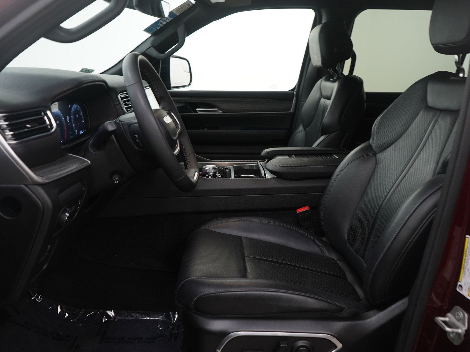 Used 2024 Jeep Wagoneer L Series III w/ Flexible Seating Group image 18