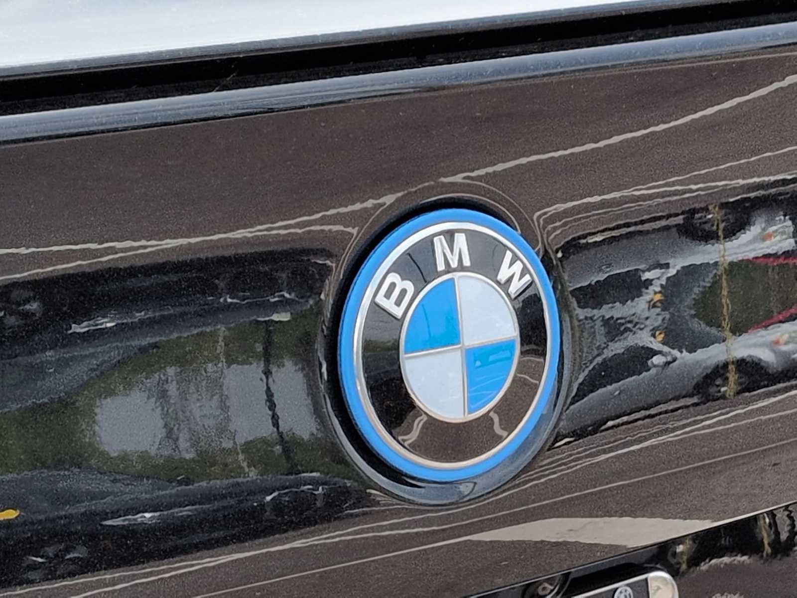 Used 2027 BMW 550e xDrive AWD/4WD image 12