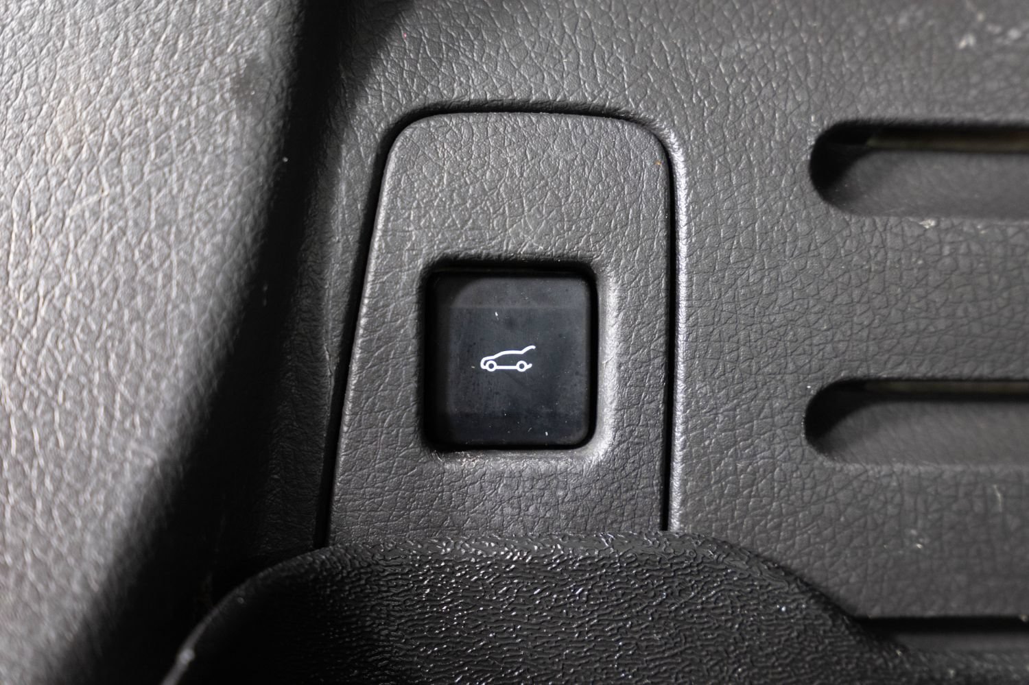 Used 2013 Lincoln MKX AWD image 20