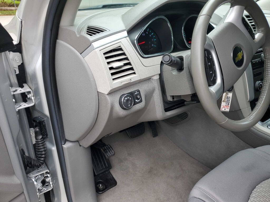 Used 2011 Chevrolet Traverse LS FWD image 20