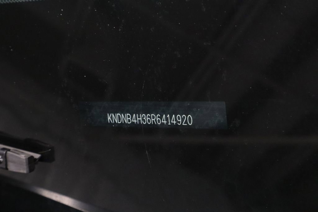 Used 2024 Kia Carnival LX FWD image 33