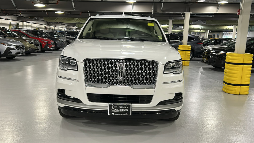 Used 2023 Lincoln Navigator L Reserve AWD/4WD image 2