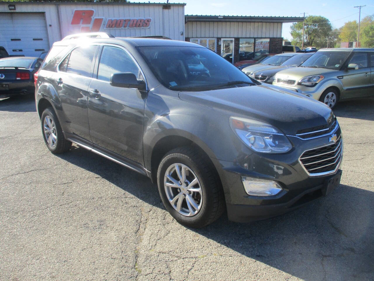Used 2017 Chevrolet Equinox LT w/ Convenience Package image 1