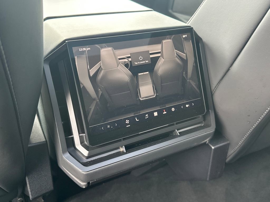 Used 2024 Tesla Cybertruck AWD Crew Cab image 21