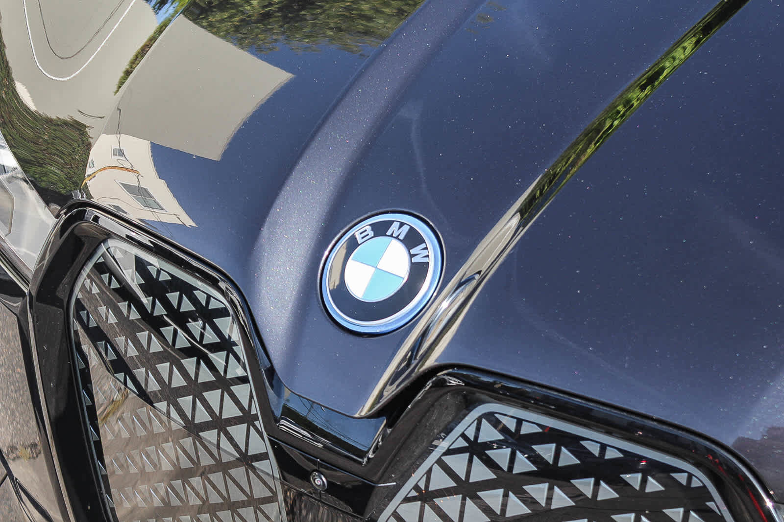 Certified 2023 BMW iX xDrive50 w/ Sport Package AWD/4WD image 9