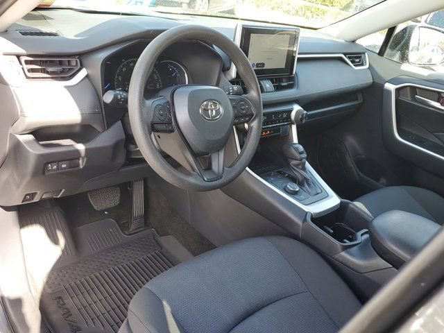 Used 2025 Toyota RAV4 XLE image 19