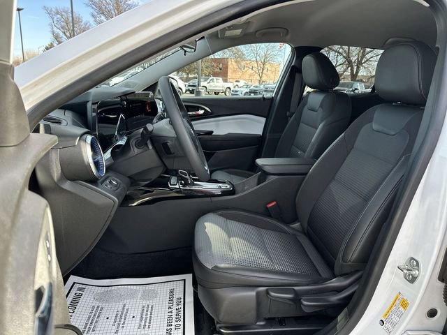 Used 2025 Chevrolet Trax LT image 19