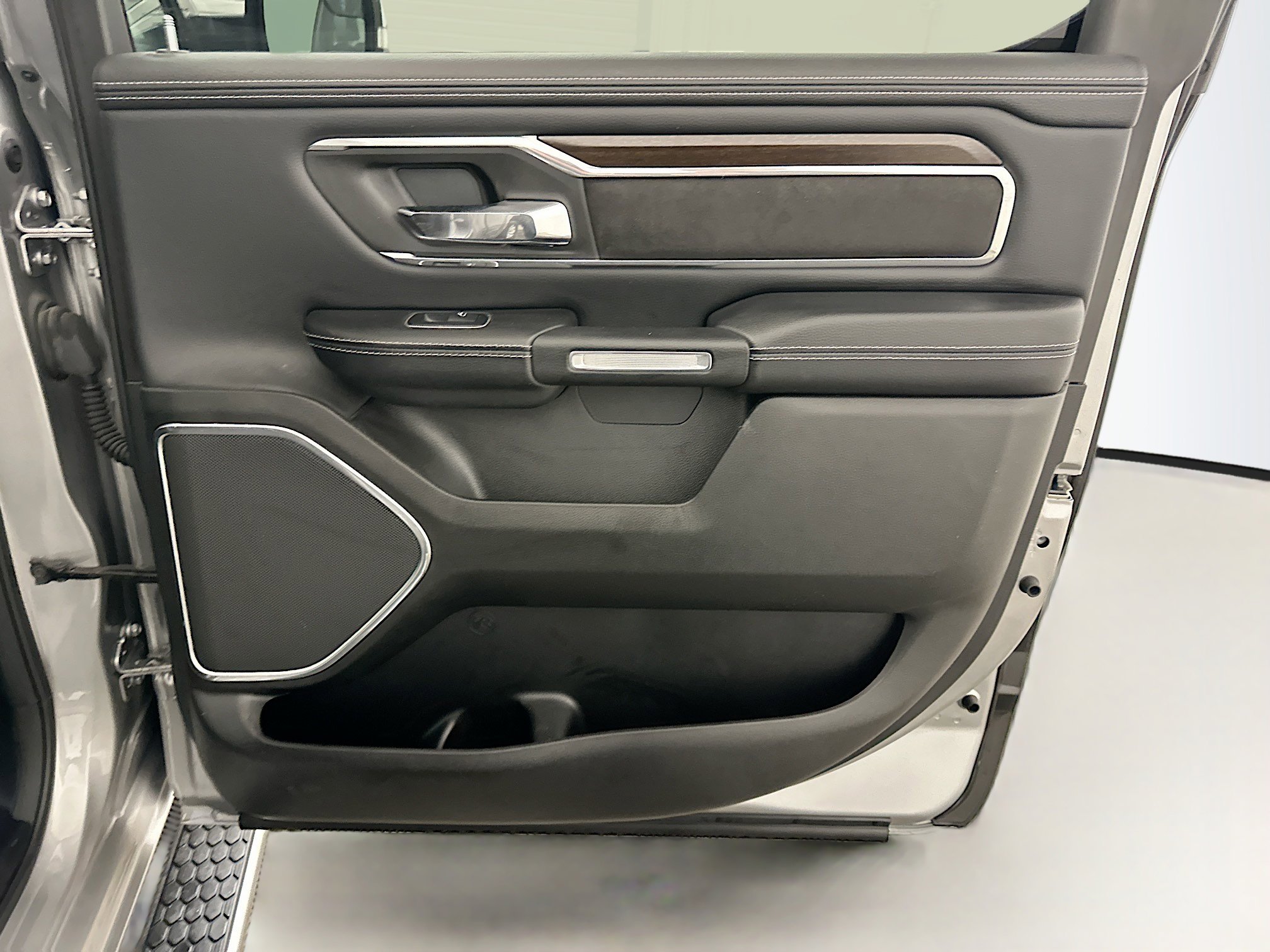 Used 2022 RAM 1500 Laramie image 31