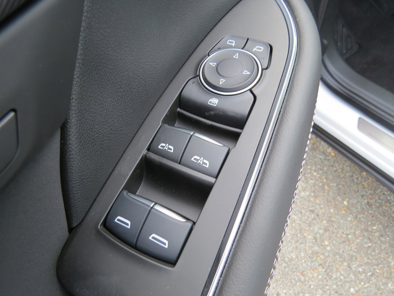 New 2025 Buick Envision Sport Touring image 18