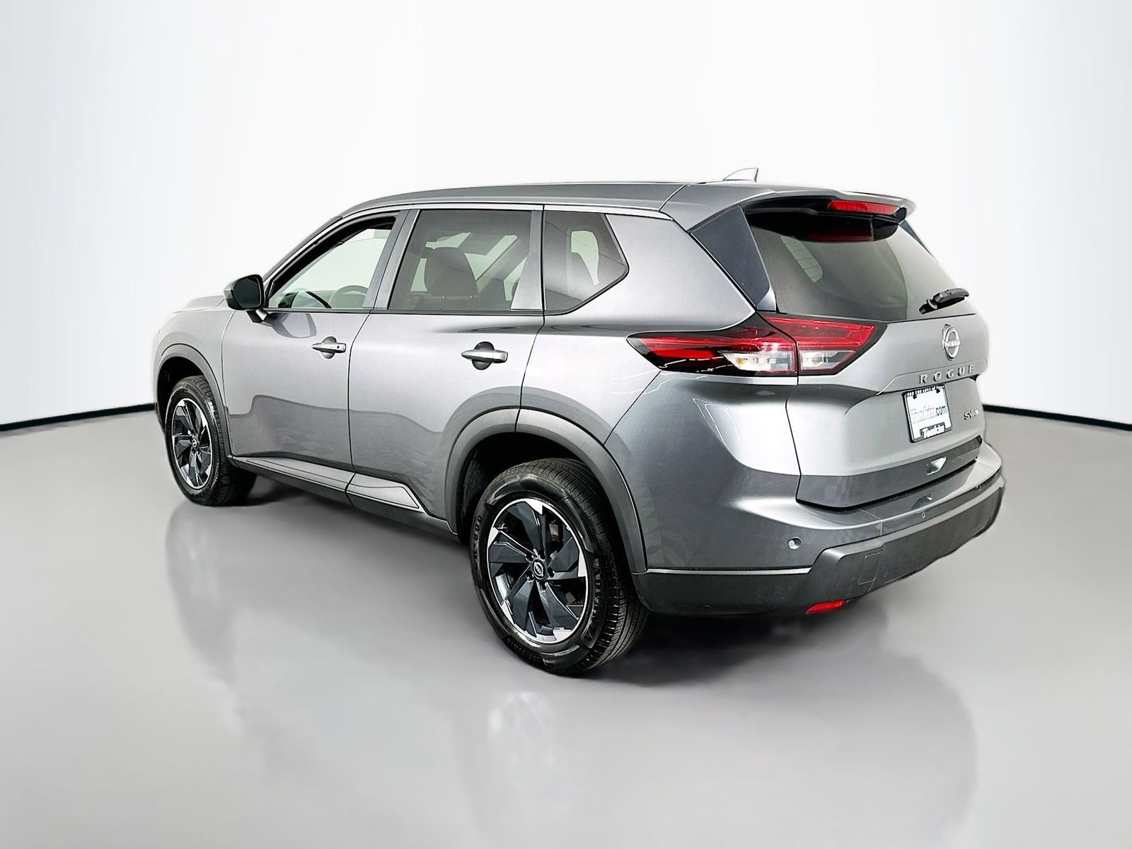 Used 2024 Nissan Rogue SV AWD/4WD image 6