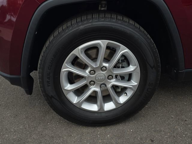 Used 2021 Jeep Grand Cherokee Laredo image 33