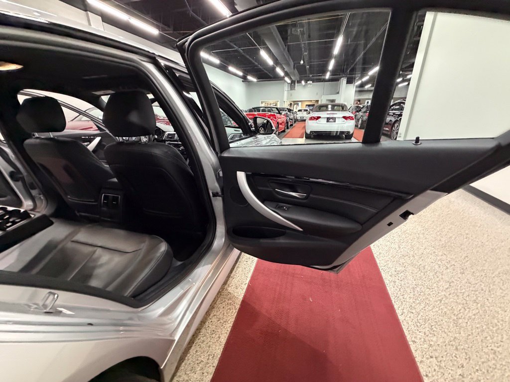 Used 2018 BMW 328d xDrive Sedan AWD/4WD image 25