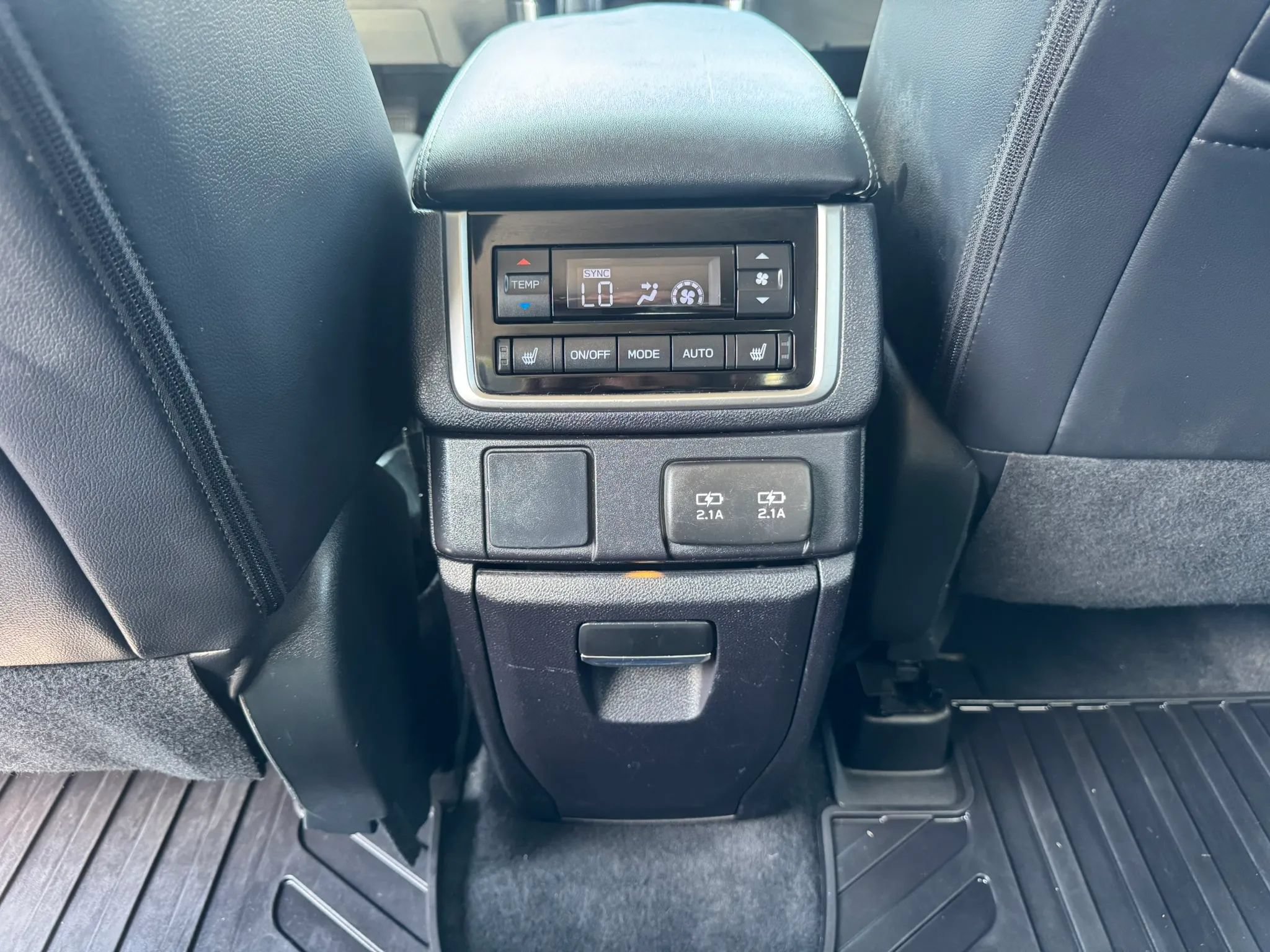 Used 2022 Subaru Ascent Limited AWD/4WD image 40