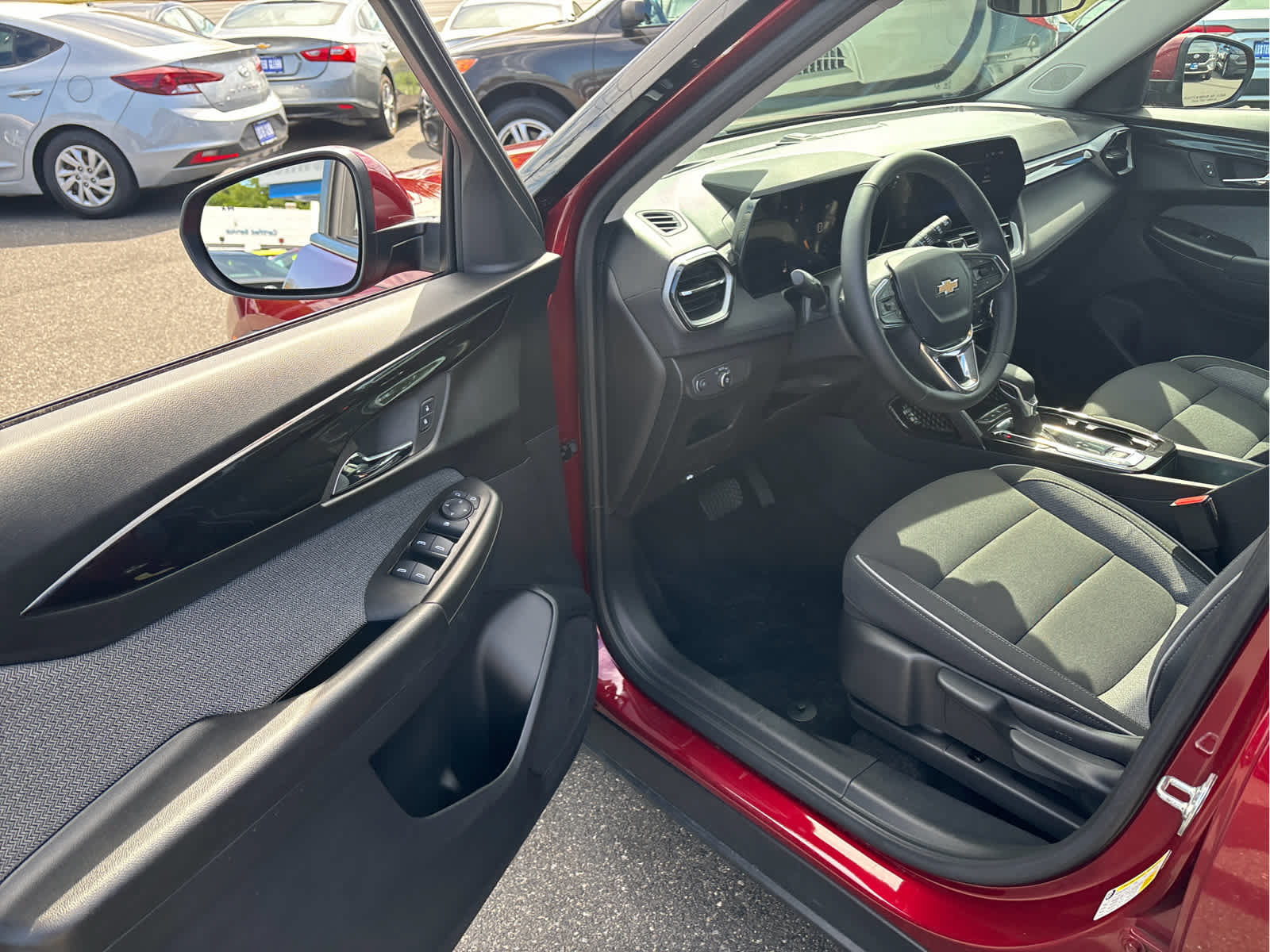 Used 2025 Chevrolet TrailBlazer LT w/ LT Cold Weather Package FWD image 5