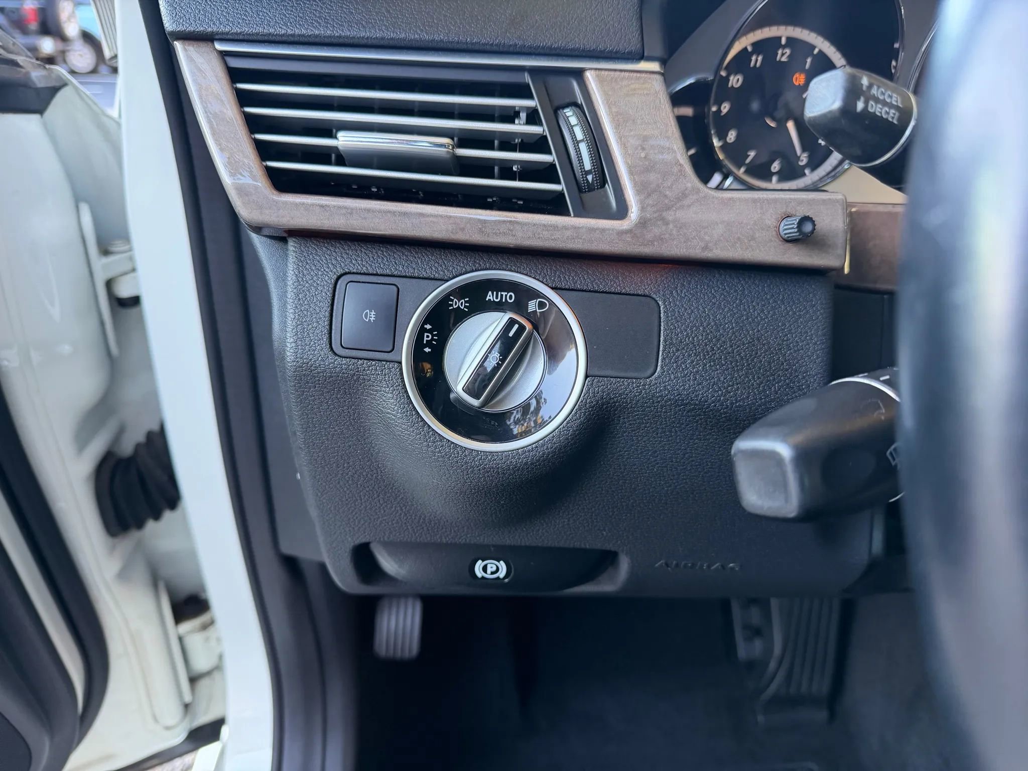 Used 2012 Mercedes-Benz E 350 4MATIC Sedan image 24