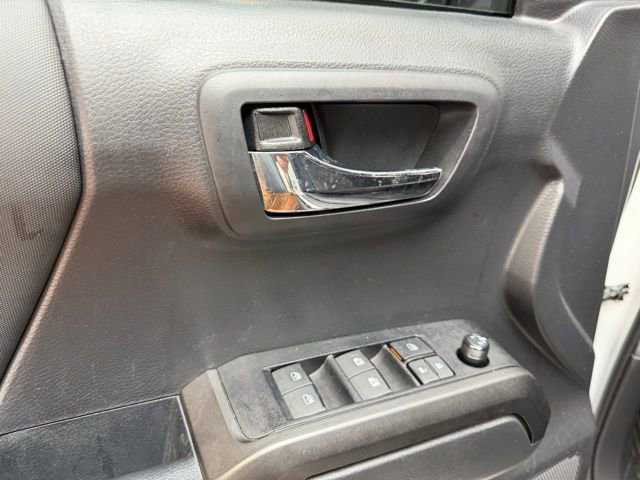 Used 2022 Toyota Tacoma TRD Off-Road AWD/4WD image 19