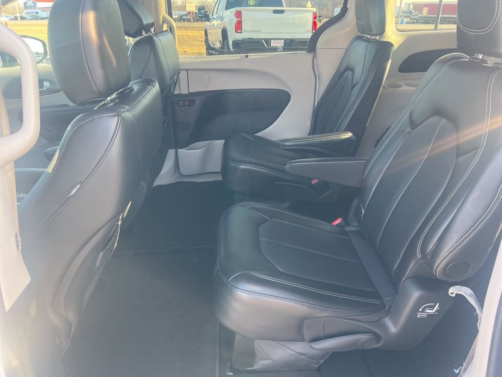 Used 2024 Chrysler Pacifica Touring-L image 35