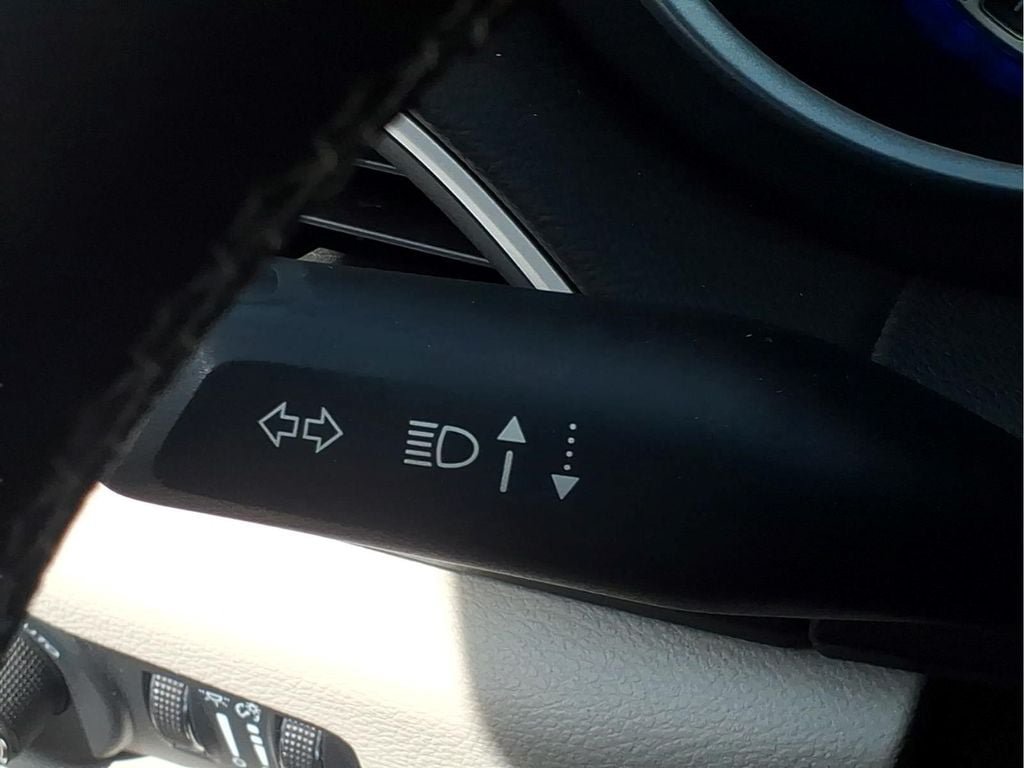 Used 2024 Chrysler Pacifica Touring-L FWD image 21