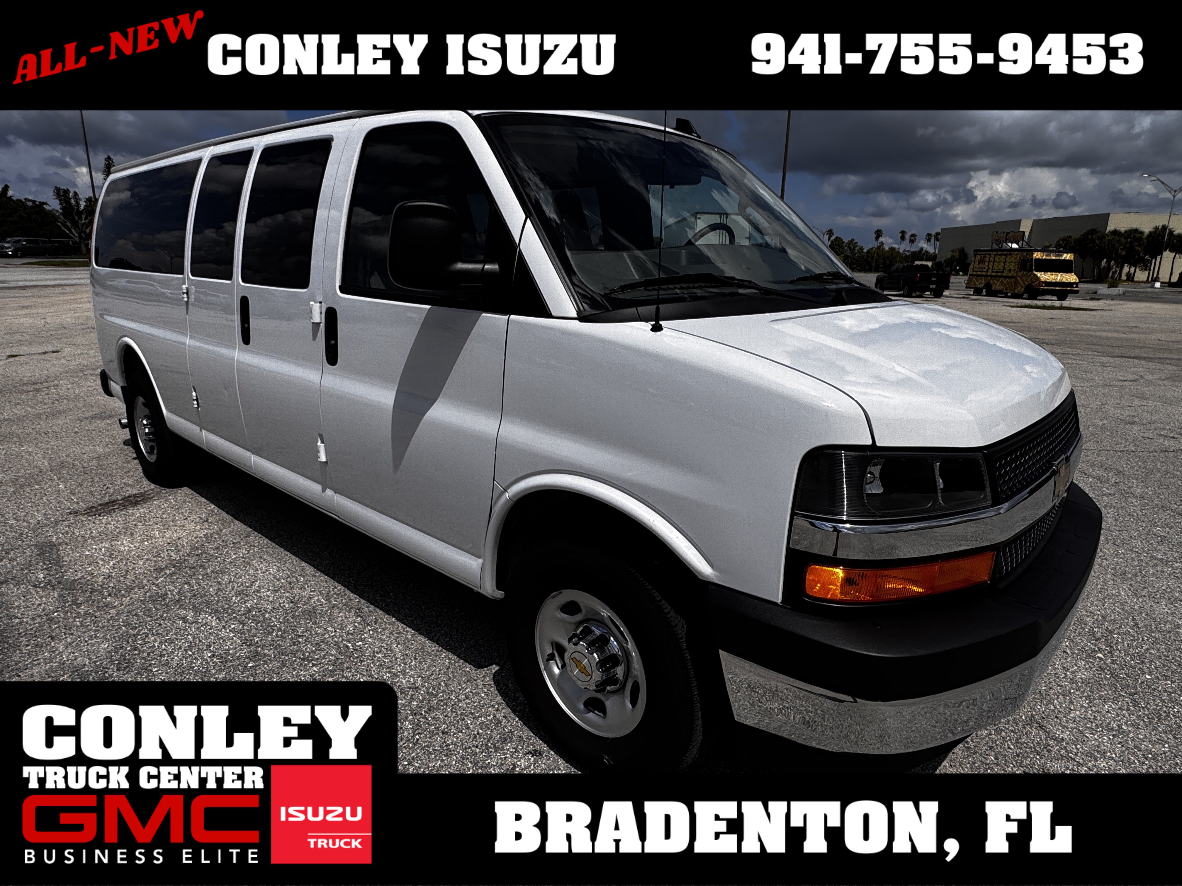 Used 2025 Chevrolet Express 3500 LT w/ LT Preferred Equipment Group RWD image 3