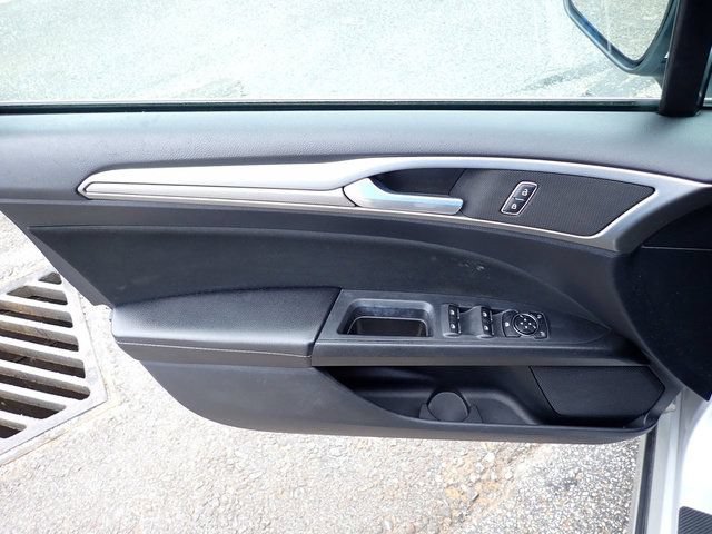 Used 2019 Ford Fusion SE FWD image 21