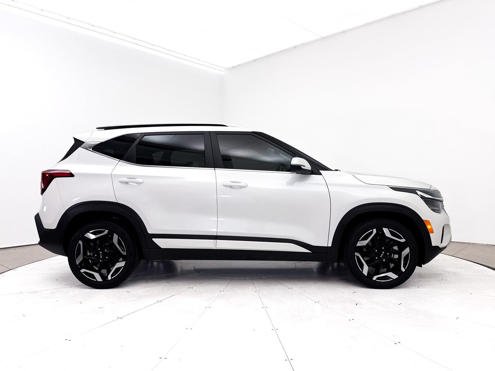 Certified 2024 Kia Seltos SX w/ SX Sunroof Package AWD/4WD image 43