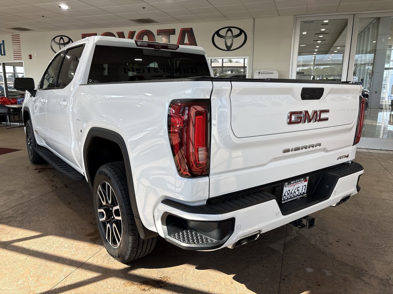 Used 2022 GMC Sierra 1500 AT4 w/ AT4 Premium Package image 8