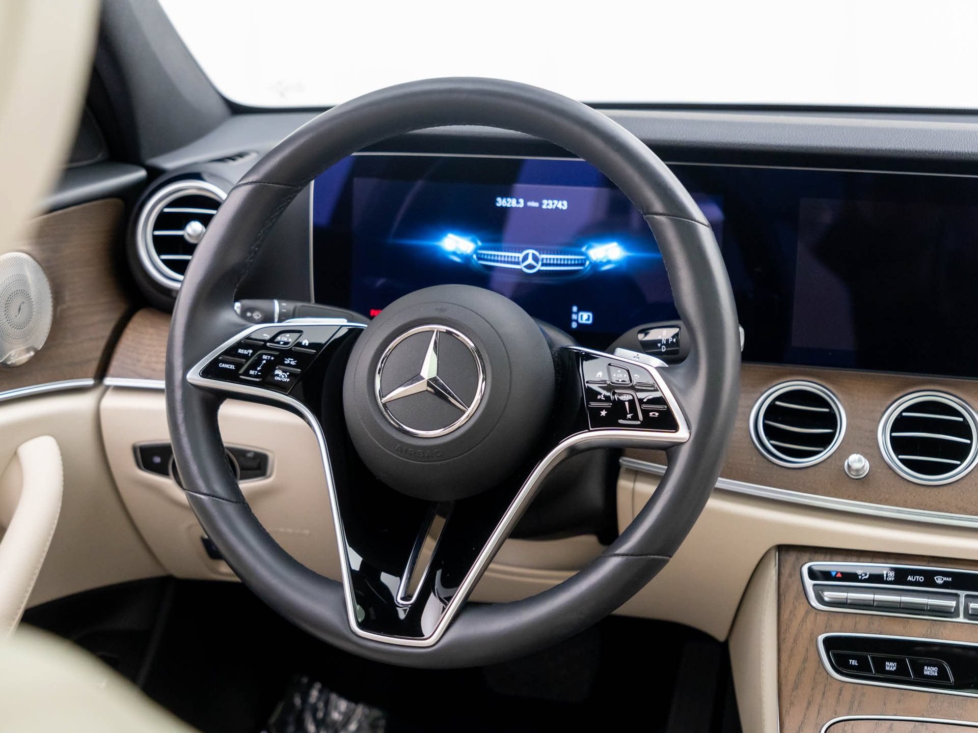Used 2022 Mercedes-Benz E 450 4MATIC Sedan image 11