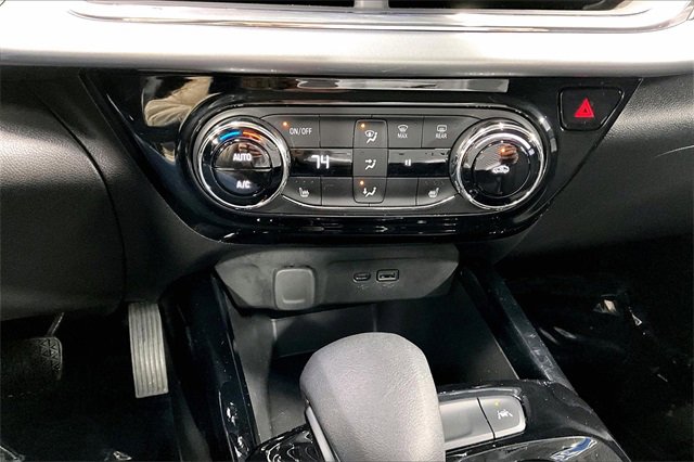 Used 2025 Chevrolet Trax LT w/ LT Convenience Package image 15