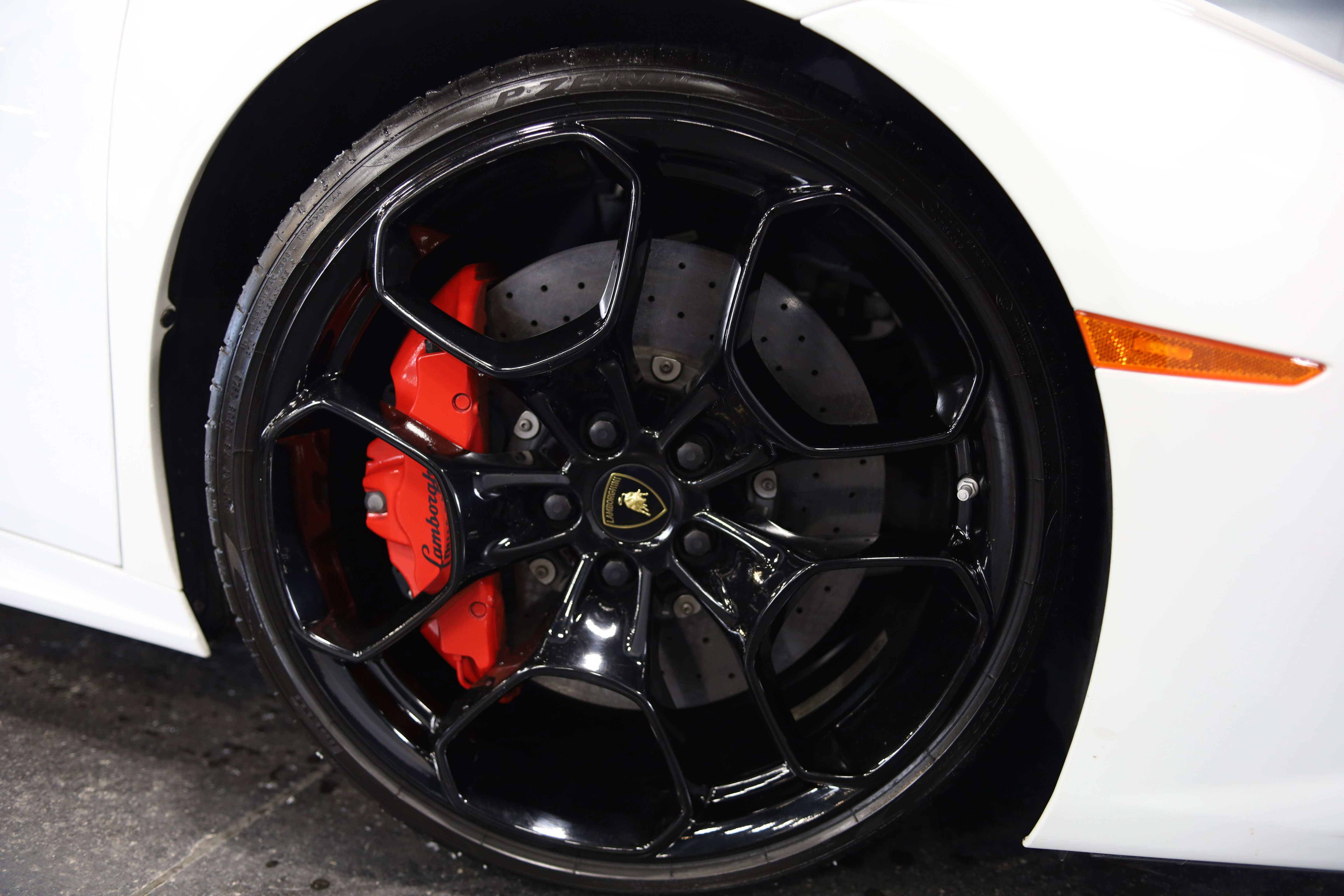 Used 2015 Lamborghini Huracan LP 610-4 image 9