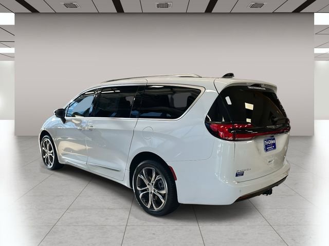 New 2026 Chrysler Pacifica Pinnacle w/ Trailer Tow Group AWD/4WD image 6