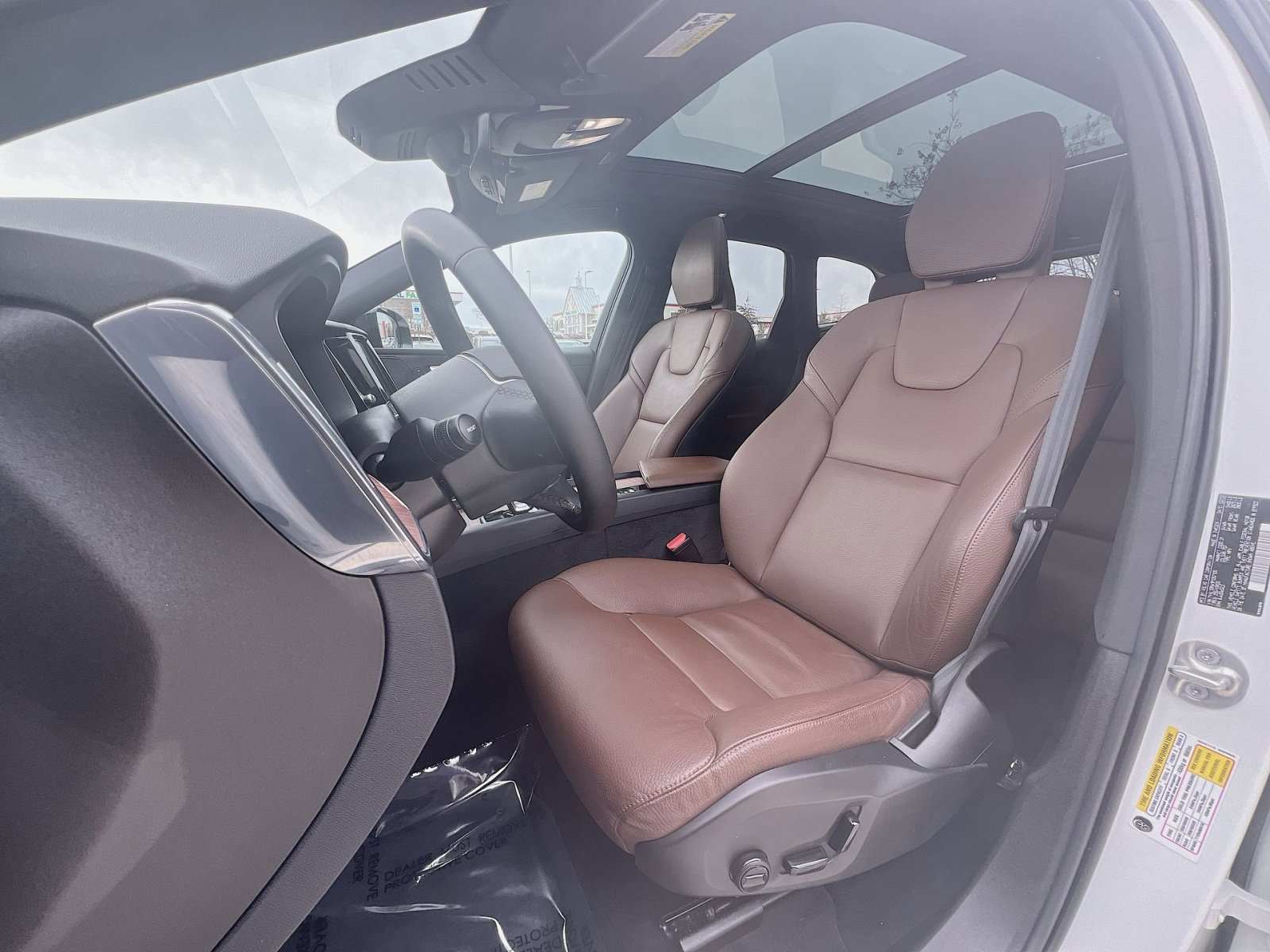 Certified 2023 Volvo XC60 B5 Plus w/ Climate Package image 13