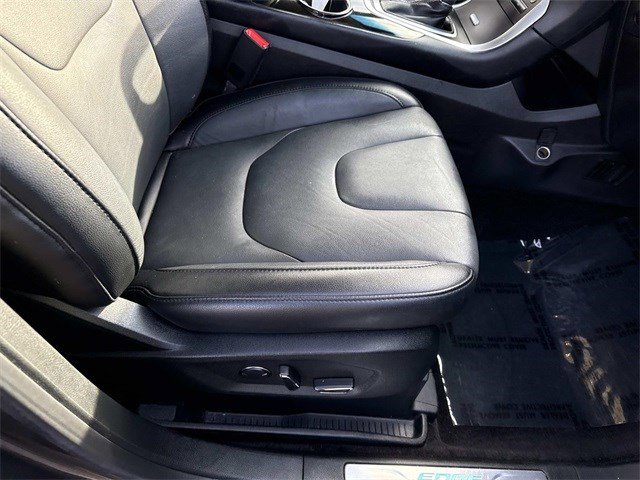 Used 2018 Ford Edge Titanium w/ Technology Package image 10
