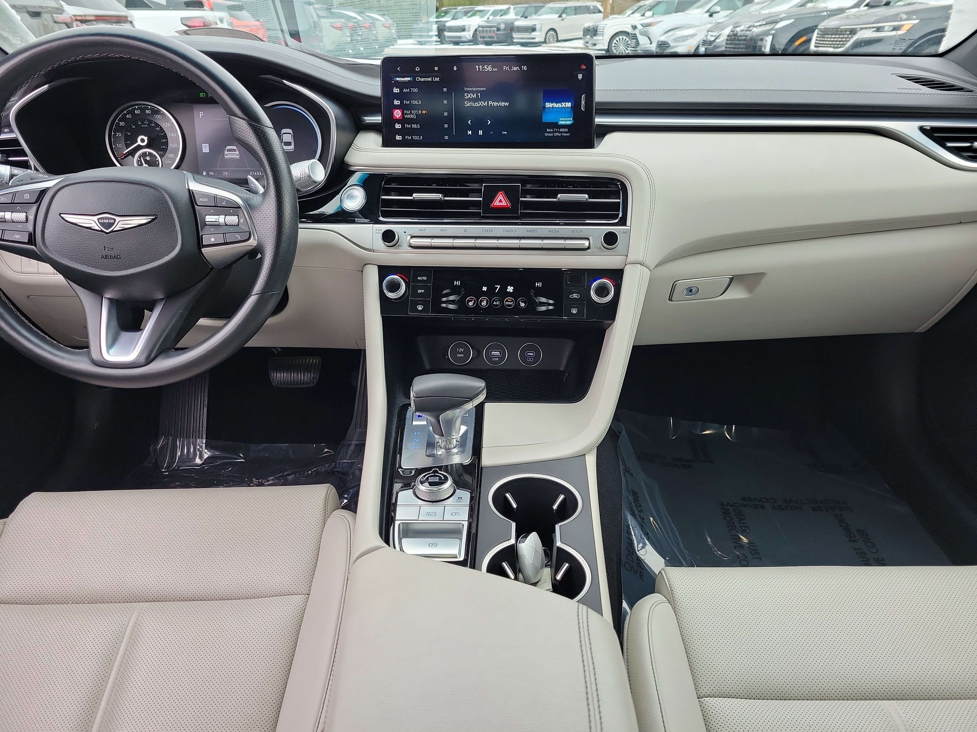 Used 2024 Genesis G70 2.5T image 9