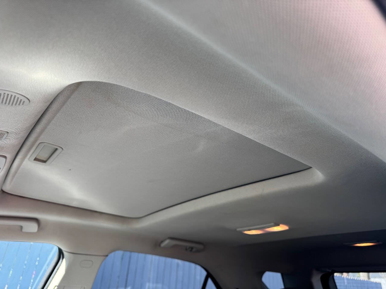 Used 2017 Chevrolet Equinox Premier w/ Enhanced Convenience Package FWD image 9