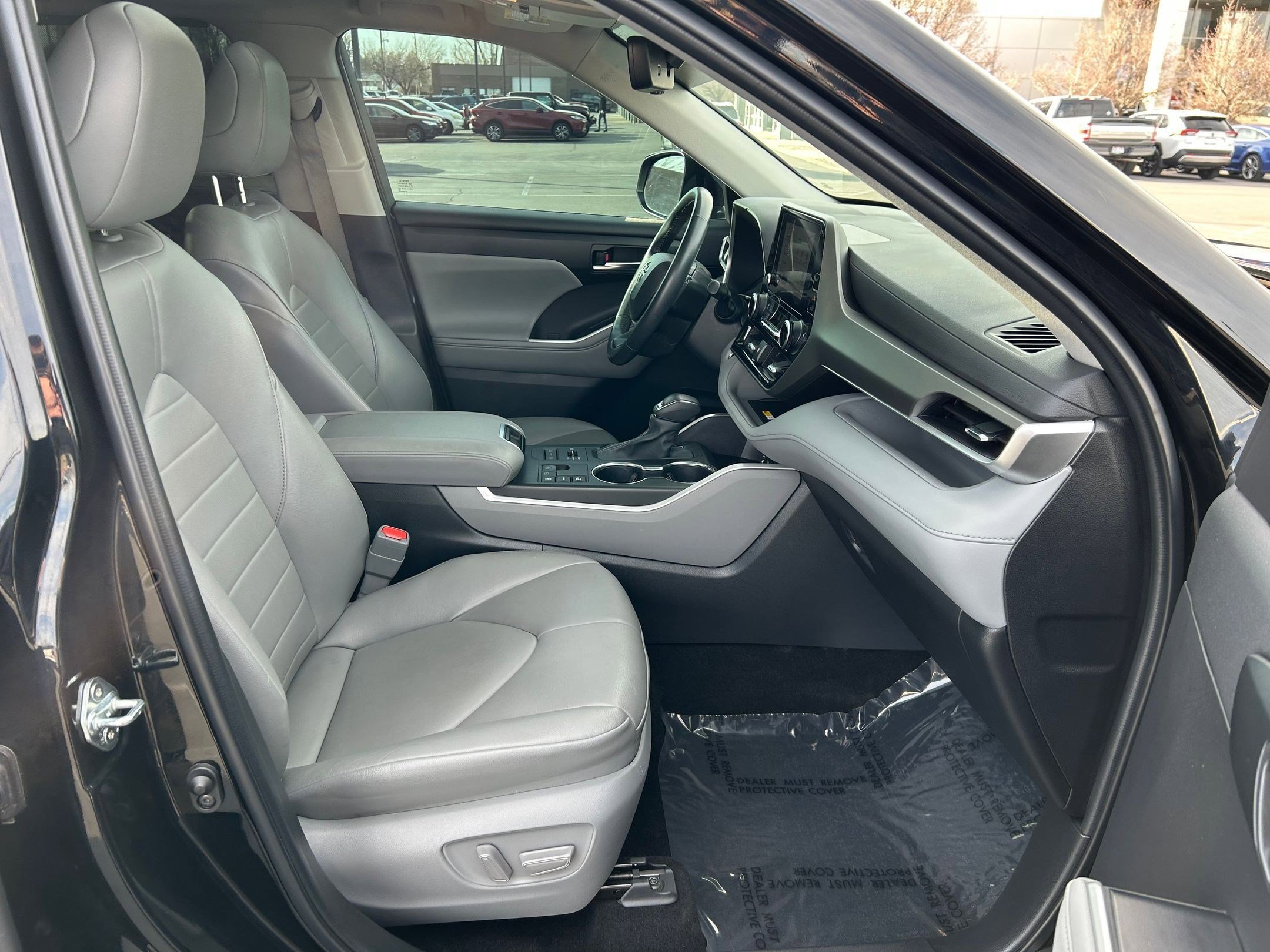 Certified 2023 Toyota Highlander XLE image 28